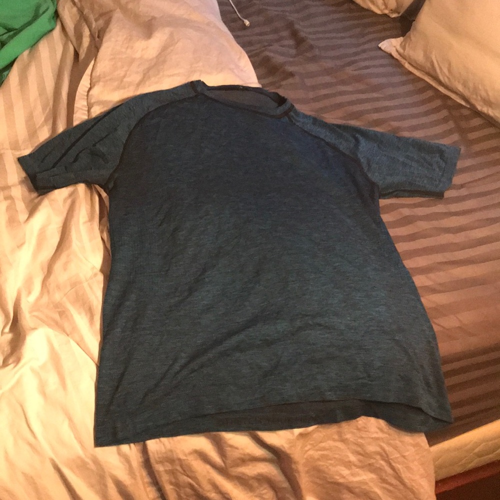 Short sleeve lulu lemon shirt